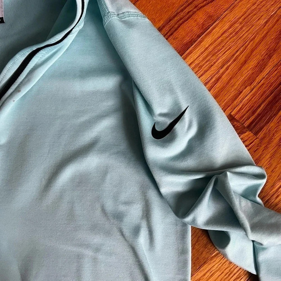 DryFit NIKE top - Picture 7 of 7